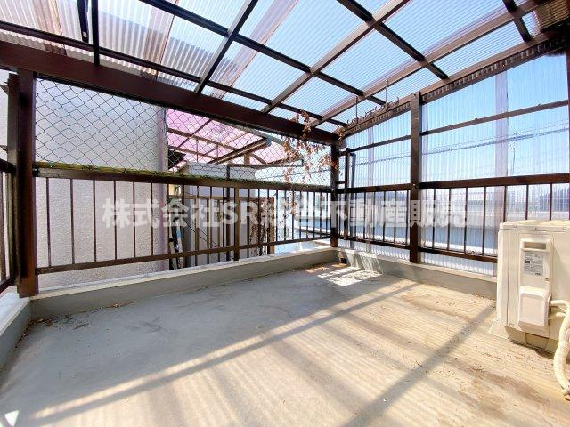 下六万寺町3丁目中古テラスハウスのバルコニー|広々としたバルコニーで洗濯物が乾きやすいです！