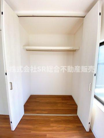 下六万寺町3丁目中古テラスハウスの収納|たっぷりとした収納スペースです