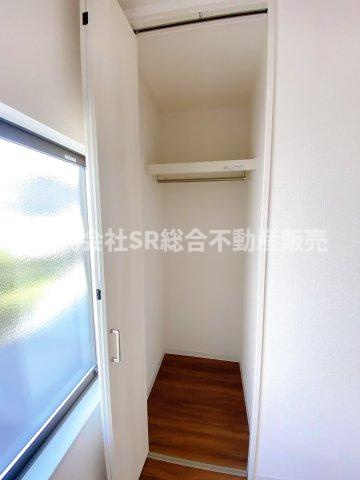 下六万寺町3丁目中古テラスハウスの収納|便利な収納スペースです
