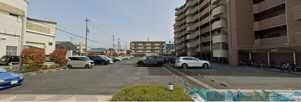 ラドーニ南野風の館の駐車場