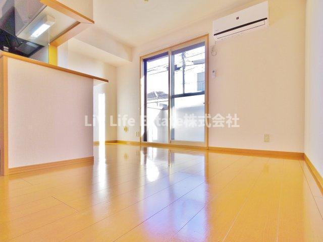 東大和市高木１丁目のアパートの居間・リビング