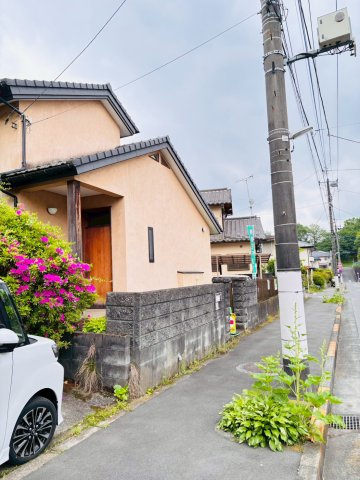 日の出町平井　中古戸建の前面道路含む現地写真