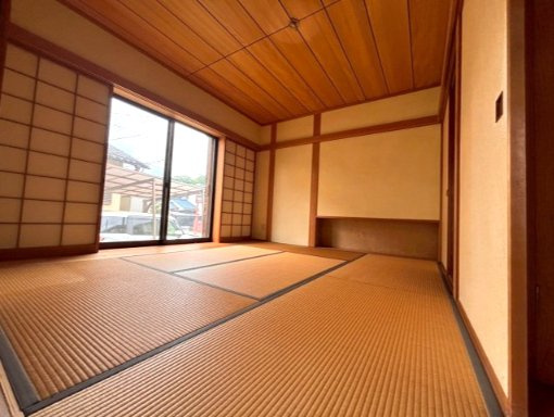 日の出町平井　中古戸建の和室|ふんだんに使用された木材のぬくもりと、畳のやさしい風合いが見事に調和し、心落ち着く空間を演出しております♪