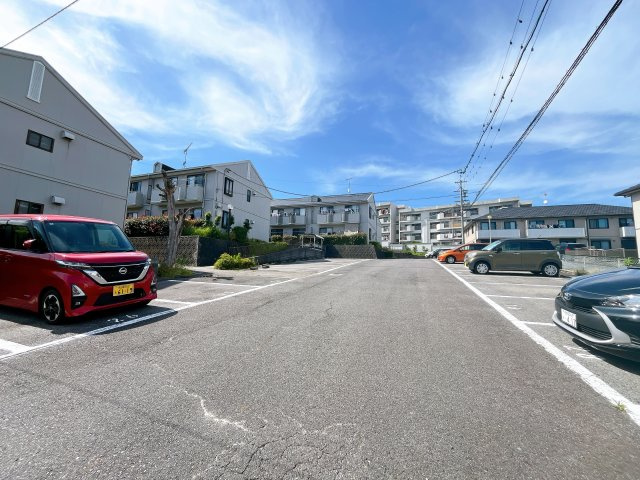 グリーンエステートC棟の駐車場