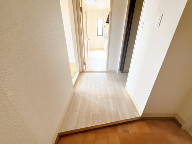 グリーンエステートC棟の玄関