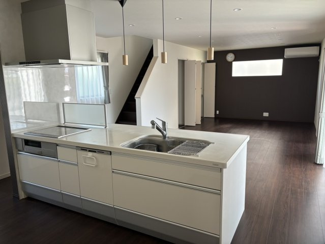 岡山市南区あけぼの町　中古戸建のキッチン