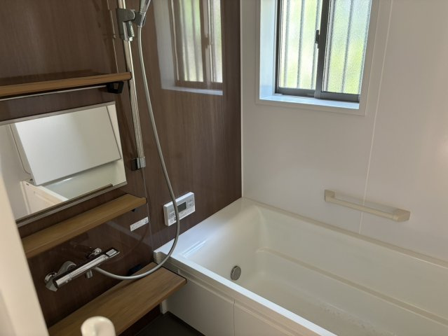 岡山市南区あけぼの町　中古戸建の浴室
