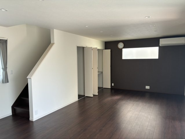 岡山市南区あけぼの町　中古戸建の居間・リビング