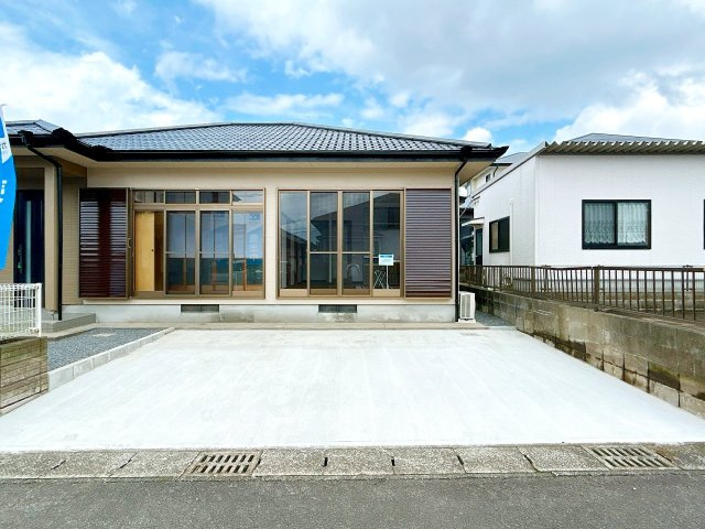北諸県郡三股町大字宮村の中古一戸建の駐車場
