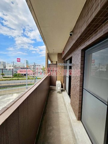 アーニスト新合川のバルコニー