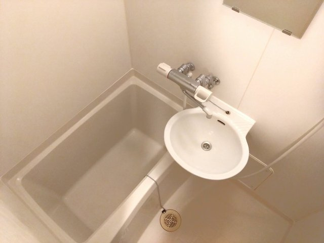 レオパレスフイリスの浴室|きれいなお風呂です