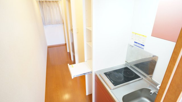 レオパレスわかばのキッチン|コンパクトなキッチンで掃除もラクラク