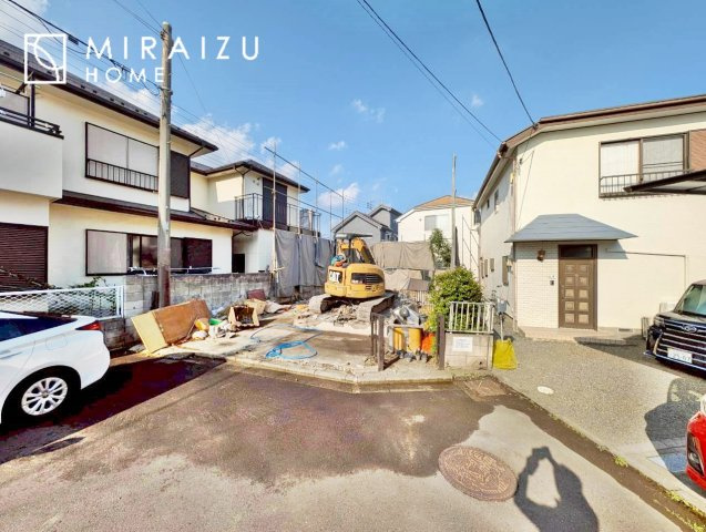 【前面道路含む現地写真】 | 人生100年時代、永く安心してお住まいいただくために、大切なご家族と財産を守ることのできる地震に強い安心な住宅！お休みの日にご家族で見学はいかがでしょう♪