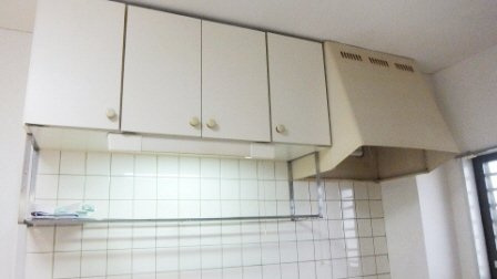 アロー二俣のキッチン|キッチン上部に収納付いています