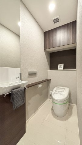 オープンレジデンシア目白フロントコートのトイレ|落ち着いた色調のトイレです