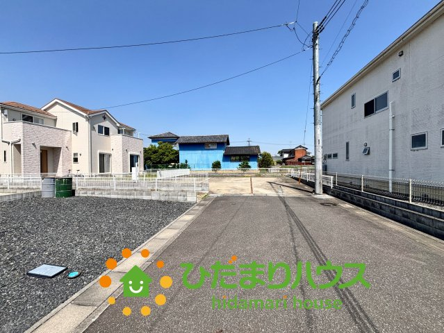 加須市多門寺　中古一戸建ての前面道路含む現地写真