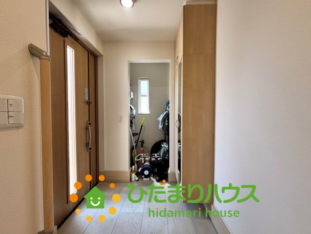 加須市多門寺　中古一戸建ての玄関