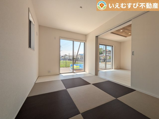 Livele Garden.S　吉見町東野第2の和室|6畳の和室は小さなお子様のお世話に大活躍
和室がLDK横なのでちょっとした休憩等くつろぎスペースに活躍しそうですね♪