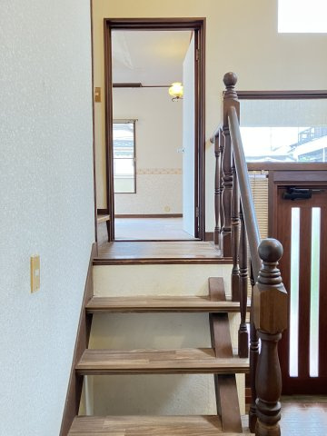 千葉県船橋市金杉７丁目　～２駅利用可。落ち着いた住宅街～の内装|階段と各居室が近く、家族の行き来がスムーズ