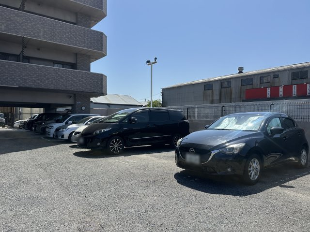 リベール明石硯町の駐車場