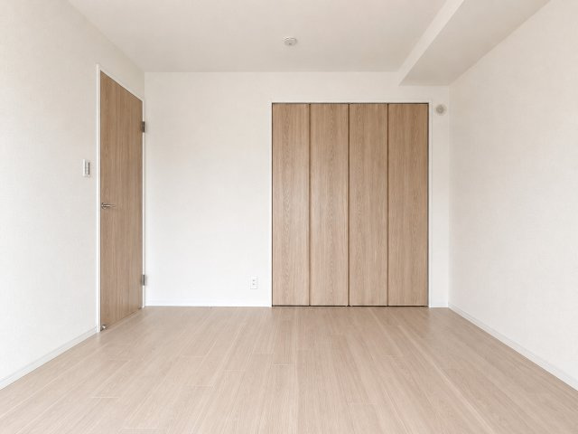 ファミール伏見A棟の洋室