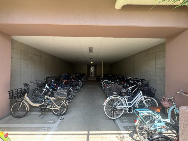 ルイシャトレ鳳の駐輪場