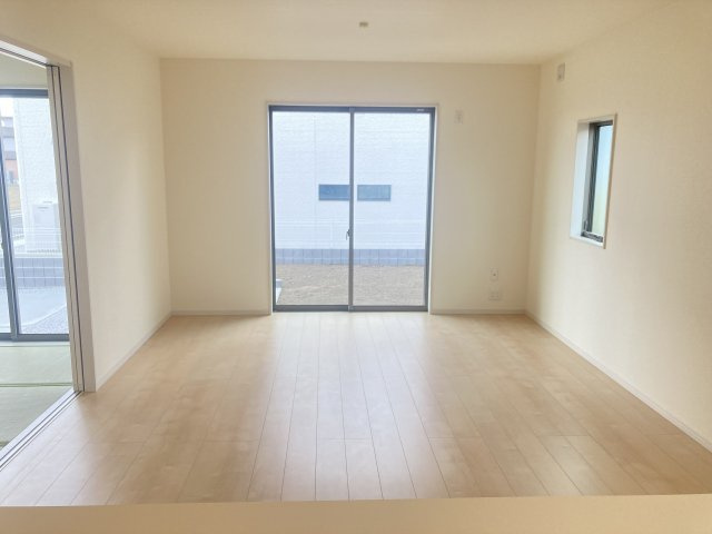 リーブルガーデンS第12富士見町時沢　１号棟の居間・リビング|【イメージ画像】カウンターキッチンなのでお料理をしながら会話もできます。
夕食の支度をしながら、お子様の様子も見られて自然と会話も増えますよ♪