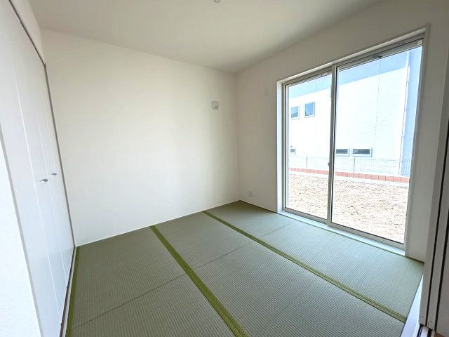 リーブルガーデンS第12富士見町時沢　１号棟の和室|4.5帖和室です。
リビングと続き間タイプの和室です♪一体利用で20.5帖の空間になりますよ！