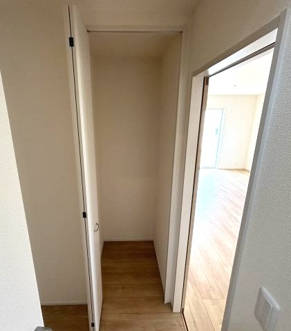 リーブルガーデンS第12富士見町時沢　１号棟の収納|１階廊下収納です