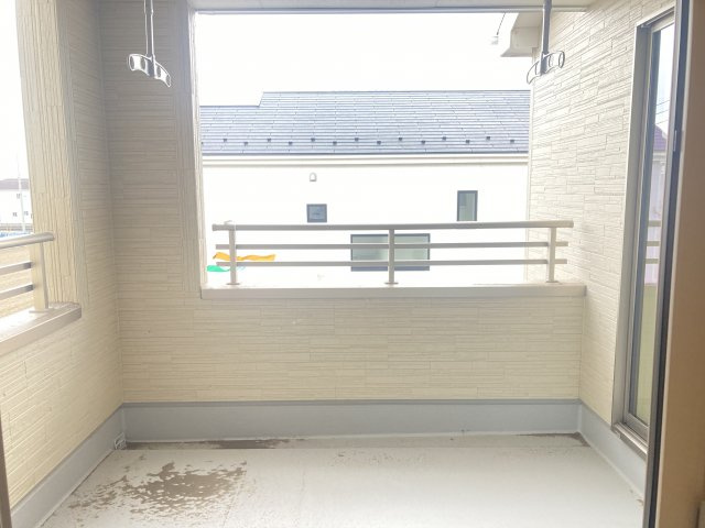 リーブルガーデンS第12富士見町時沢　１号棟のバルコニー|お洗濯にも便利なインナーバルコニー付き