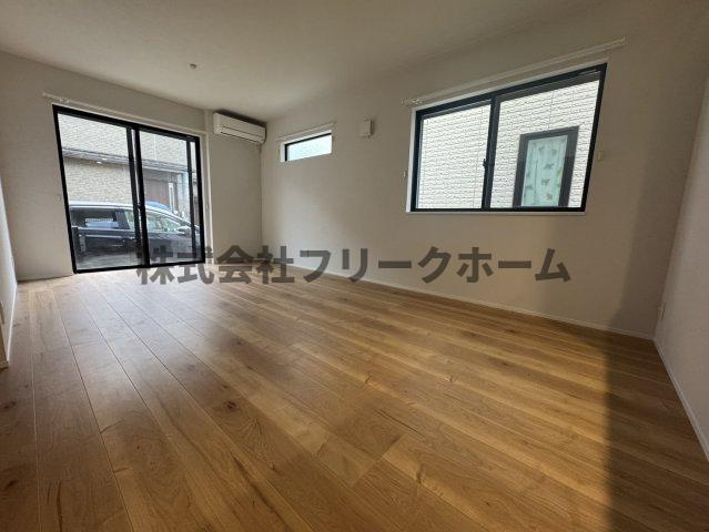 小金井市本町１丁目のテラスの居間・リビング