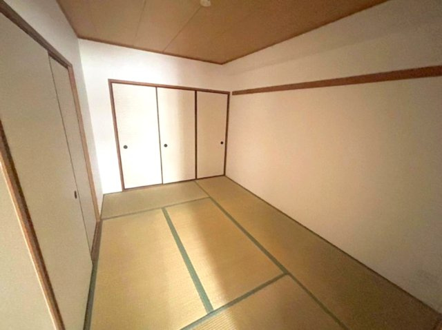グランパレ神戸の和室|押入れが付いた６畳の和室のあるお部屋です。
