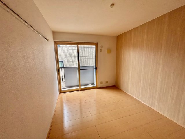 オークスコート西新在家　A棟　の洋室