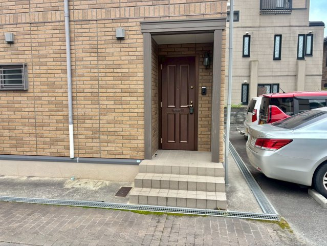 オークスコート西新在家　A棟　のエントランス