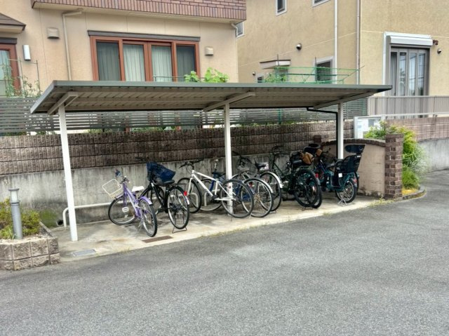 オークスコート西新在家　A棟　のその他共用部分