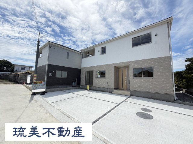糸満市南波平　第2（全4棟）1号棟の外観|1号棟　並列駐車4台完備♪EV車充電設備付き♪