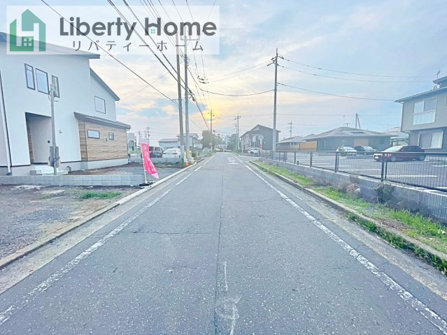 水戸市吉沢町5期　2号棟　新築戸建の前面道路含む現地写真