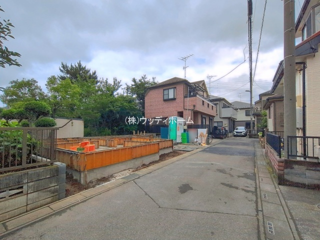 越谷市大泊21期　新築一戸建ての前面道路含む現地写真