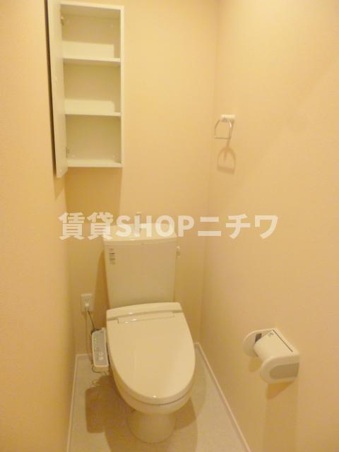 へーベル柏木のトイレ|☆収納もあるウォシュレット付きトイレ☆
