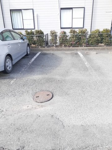 ハイツ十蓮寺Ａ棟の駐車場