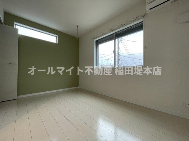 川崎市麻生区高石３丁目のアパートの居間・リビング