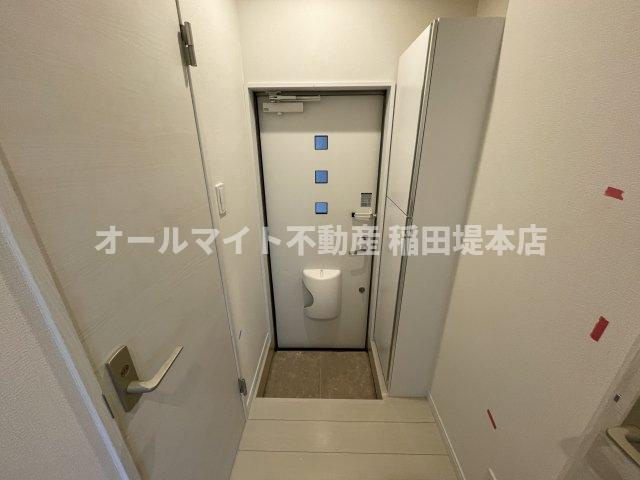 川崎市麻生区高石３丁目のアパートの玄関
