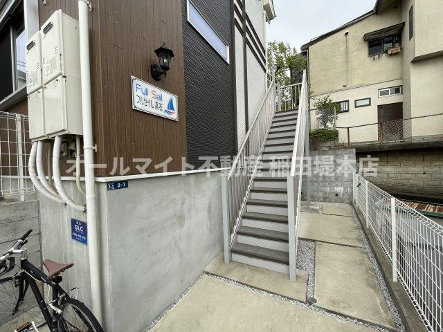 川崎市麻生区高石３丁目のアパートのバルコニー