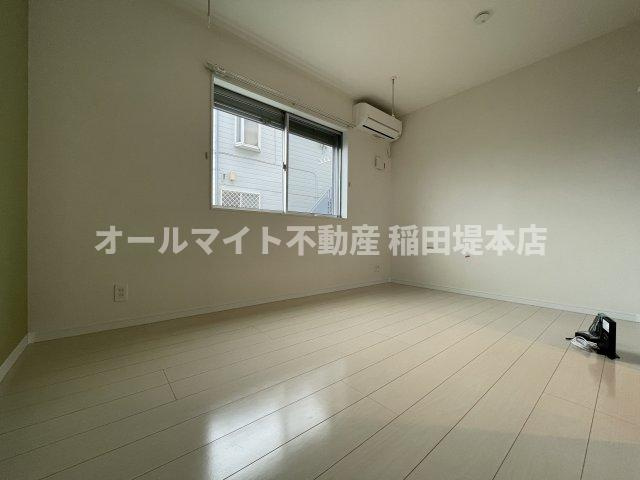 川崎市麻生区高石３丁目のアパートの居間・リビング