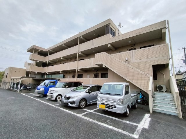 タカーラ・ハーヴェスト弐番館の駐車場