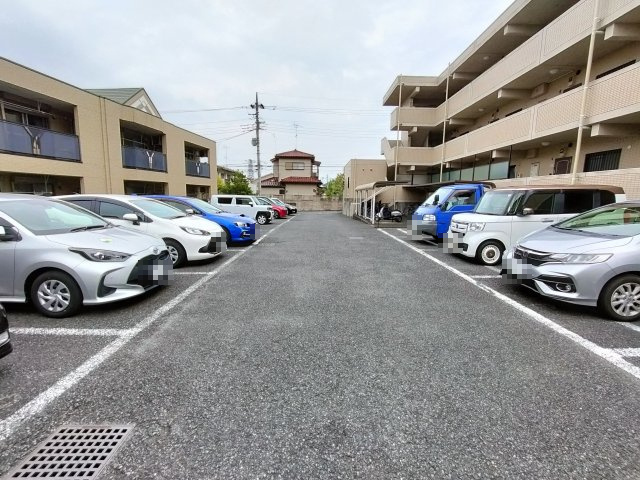 タカーラ・ハーヴェスト弐番館の駐車場