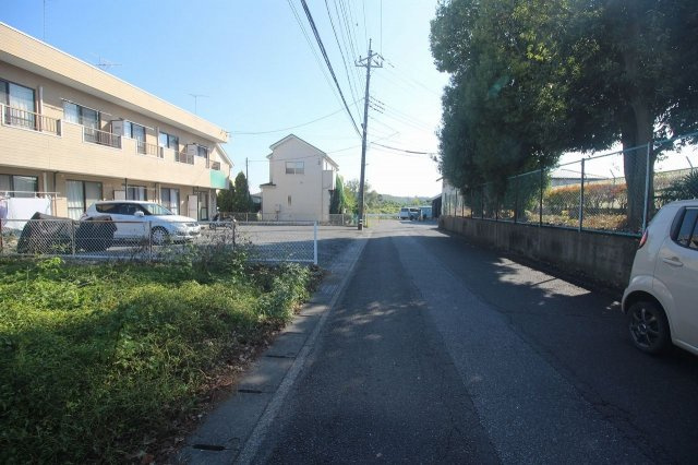 小山市犬塚3丁目の前面道路含む現地写真|南西側道路（2023年11月撮影）