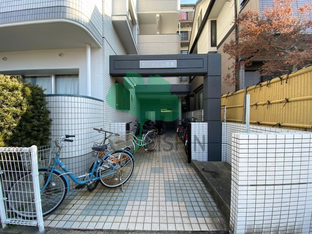 サンビィーム吉塚のエントランス