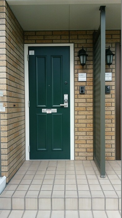 コンフォート80　A棟の玄関