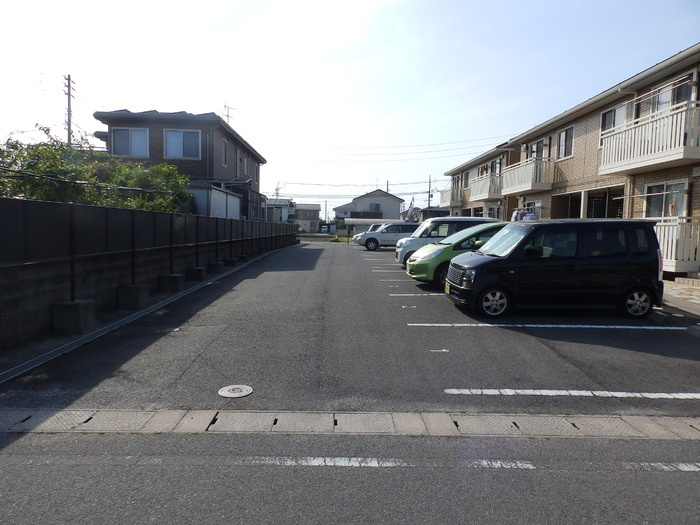 コンフォート80　A棟の駐車場